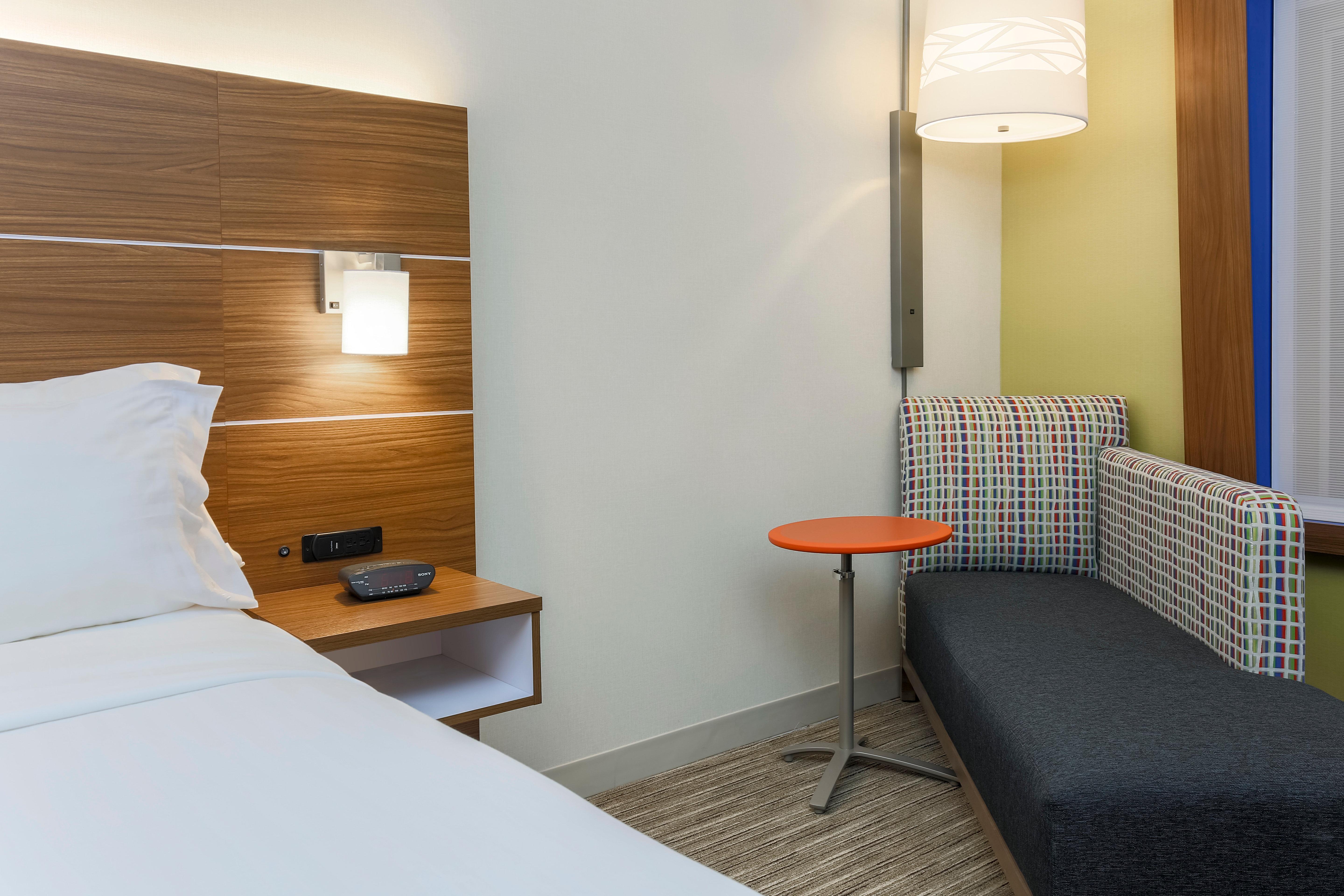 Holiday Inn Express Irondequoit By Ihg Rochester Exterior photo