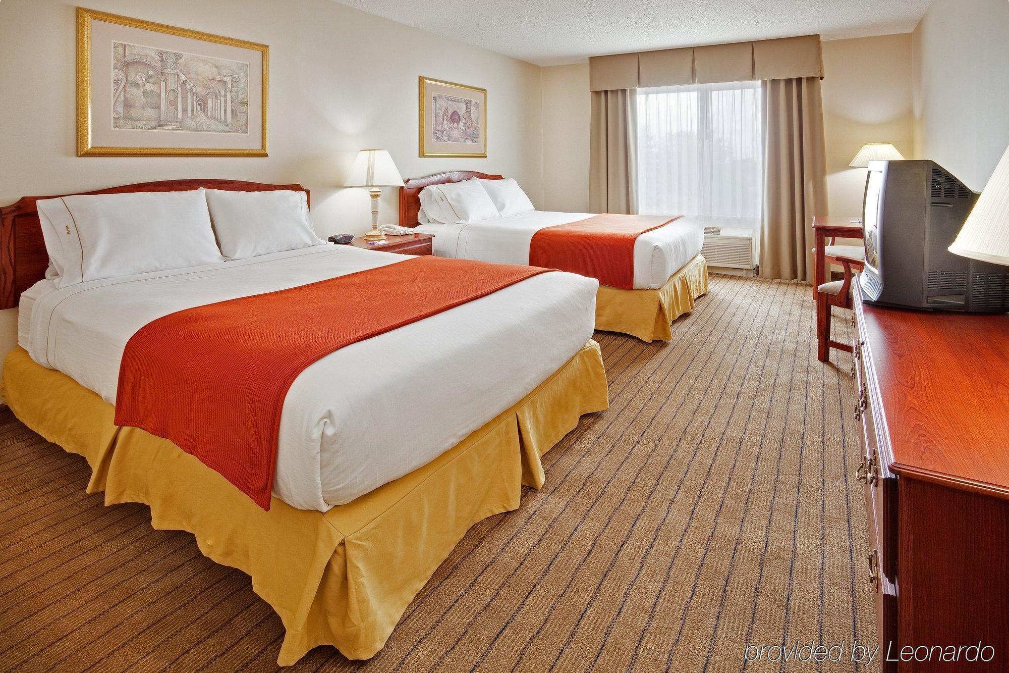 Holiday Inn Express Irondequoit By Ihg Rochester Room photo
