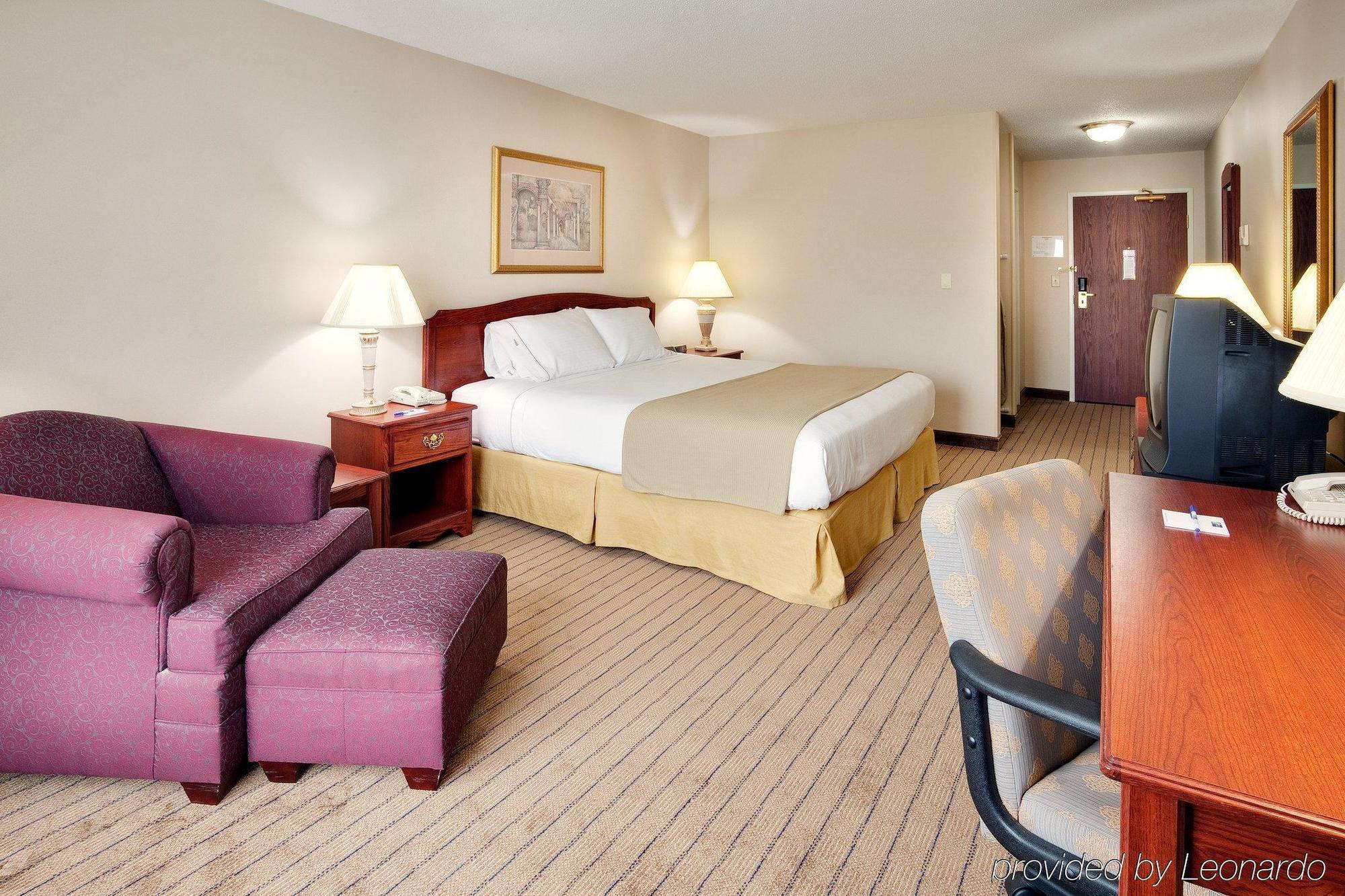 Holiday Inn Express Irondequoit By Ihg Rochester Exterior photo