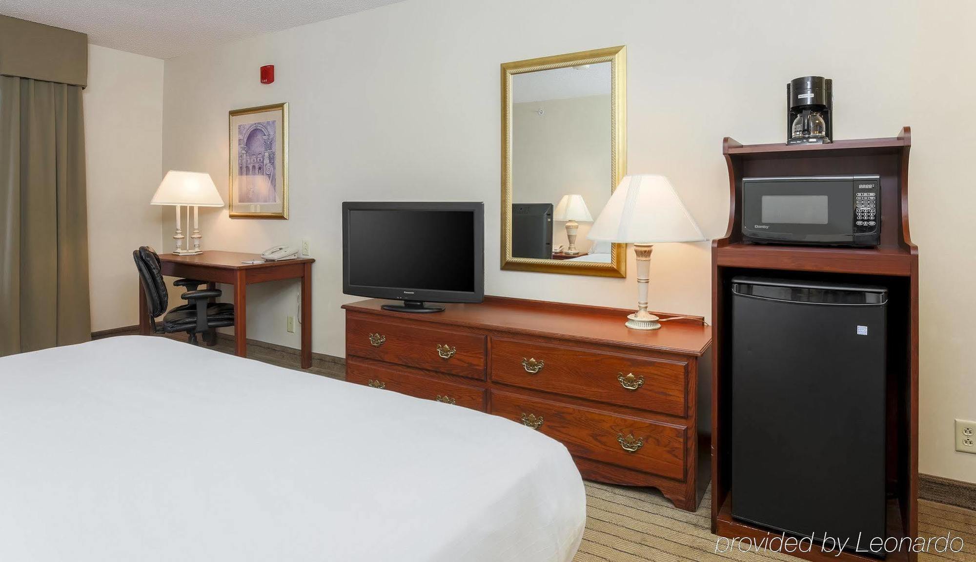 Holiday Inn Express Irondequoit By Ihg Rochester Exterior photo